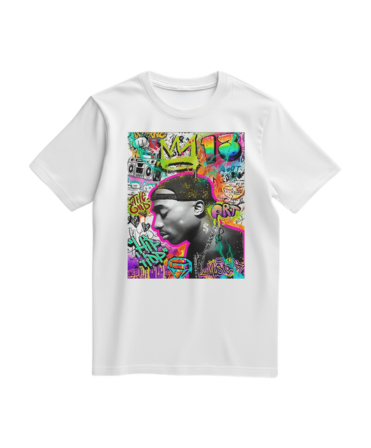 Camiseta branca Camalestore com estampa de grafite e coroa, camiseta casual de estilo urbano e moderno.