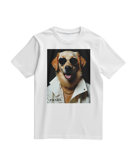 Camalestore T-shirt branca Golden Style, camiseta de algodão com design moderno, vista frontal na imagem.
