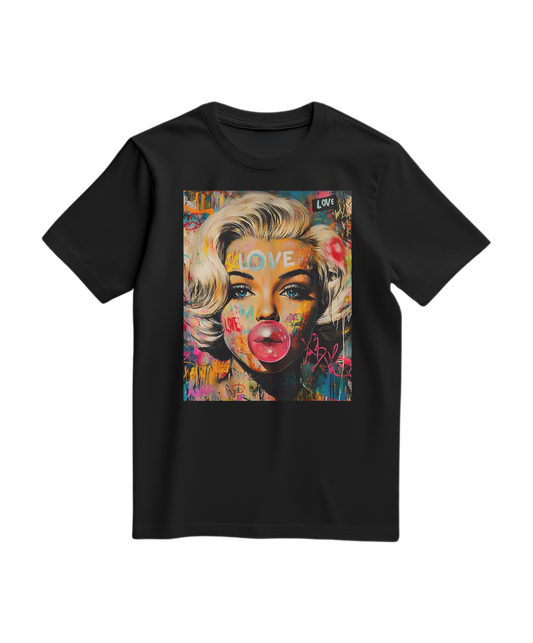Camiseta preta Marilyn Pop Rebel da Camalestore, com estampa de Marilyn Monroe e design casual, vista frontal.