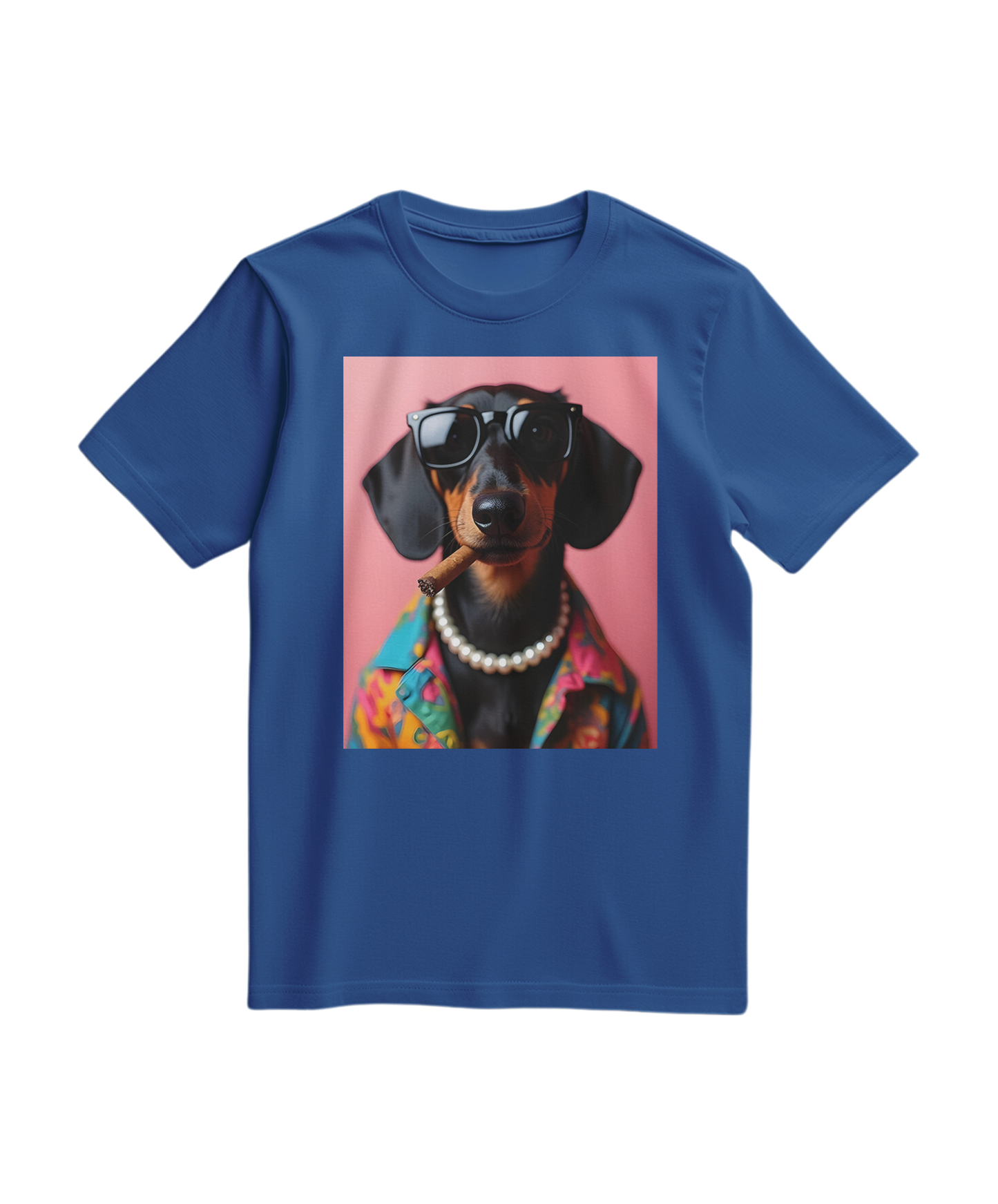 Camiseta azul royal com estampa de cão Dachshund fumando, feita pela Camalestore, vista frontal com detalhes da impressão.