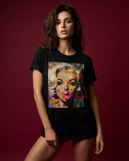 Camiseta Marilyn Pop Rebel da Camalestore, T-shirt com estampa de Marilyn Monroe em estilo pop art, vista frontal.