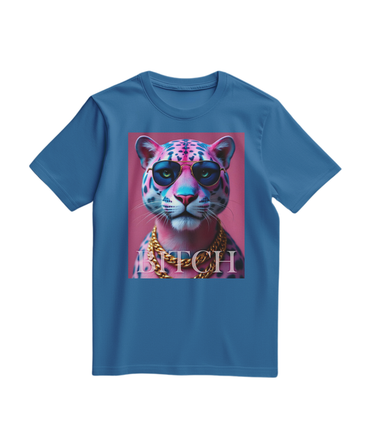 T-shirt Neon Jungle Boss da Camalestore, azul royal claro com design colorido de tema selvagem e letras destacadas.