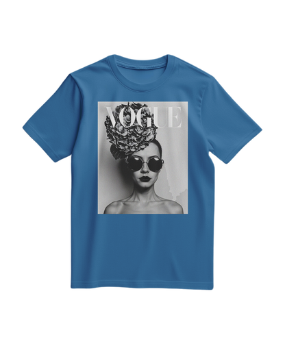 Camalestore camiseta floral preta com detalhes em azul claro, tecido leve e confortável, exibe estampa floral elegante.