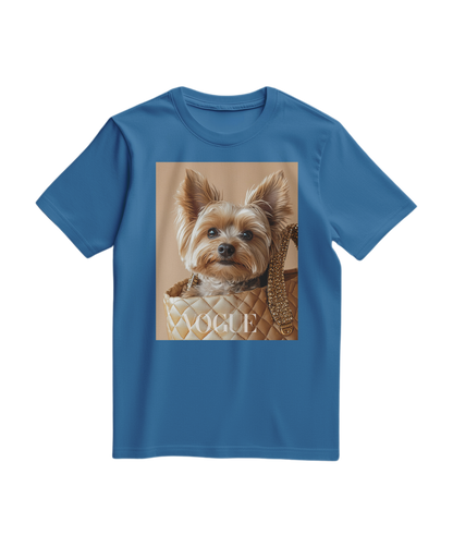 Camiseta azul royal clara com estampa de um yorkie, da marca Camalestore, vista frontal em tecido macio.