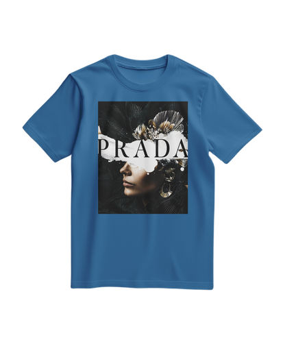 Camalestore camiseta Shadow Muse azul royal claro, com design estilizado, vista frontal exibindo detalhes da estampa.