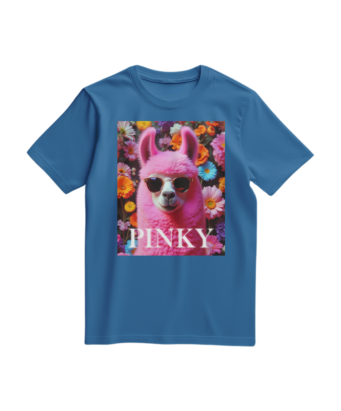 Camiseta rosa com estampa de lhama da marca Camalestore, modelo T-shirt com fundo azul royal claro, vista frontal.