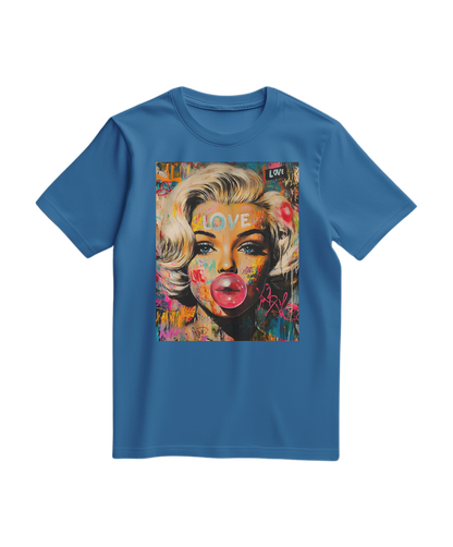 Camiseta Marilyn Pop Rebel da Camalestore em azul royal claro, com estampa moderna e estilo casual para o dia a dia.