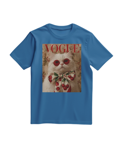 Camalestore camiseta Velvet Cherry azul royal clara, tecido macio com estampa de cerejas, estilo casual e confortável.