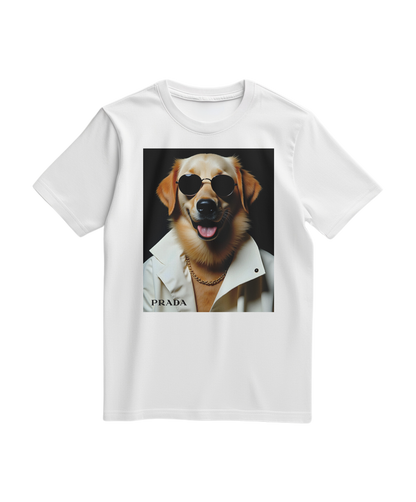 Camalestore T-shirt branca Golden Style, camiseta de algodão com design moderno, vista frontal na imagem.