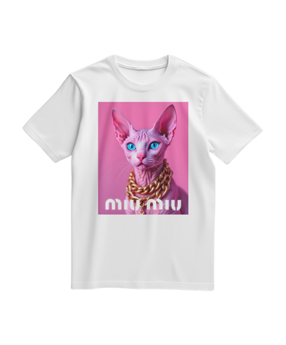 Camiseta rosa com estampa de esfinge dourada, estilo casual, feita pela Camalestore, mostrada em fundo branco.
