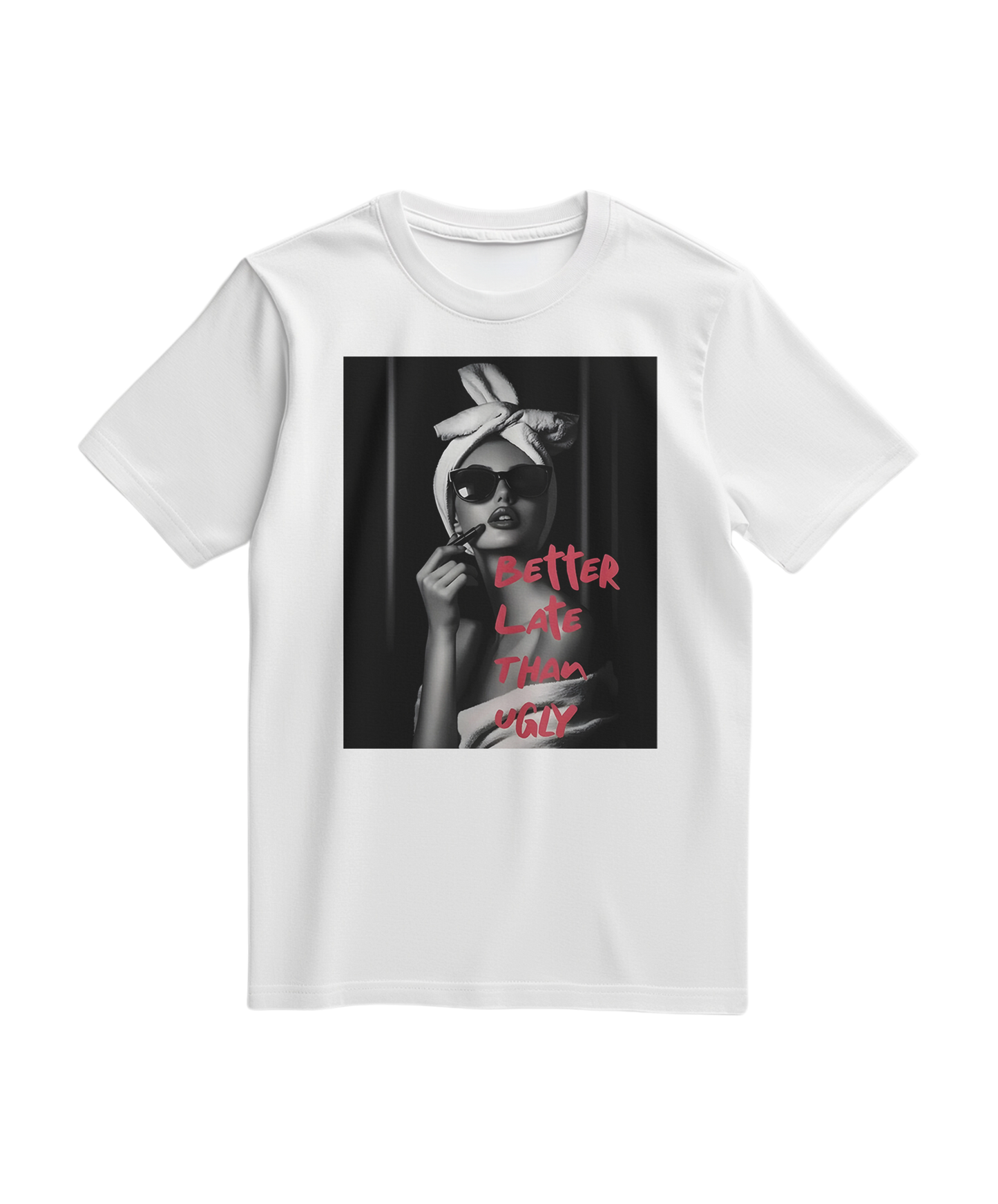 Camiseta branca Ugly Chic Statement da Camalestore com design moderno, vista frontal, tecido confortável e estilo casual.
