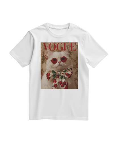 Camiseta Velvet Cherry da Camalestore, estilo casual com estampa de cereja, em tecido confortável branco.