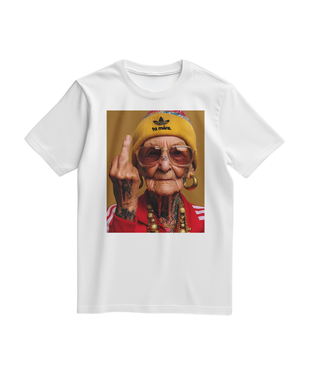 Camiseta branca Ta Mère da marca Camalestore, vista frontal com detalhes e acabamento de tecido em destaque.