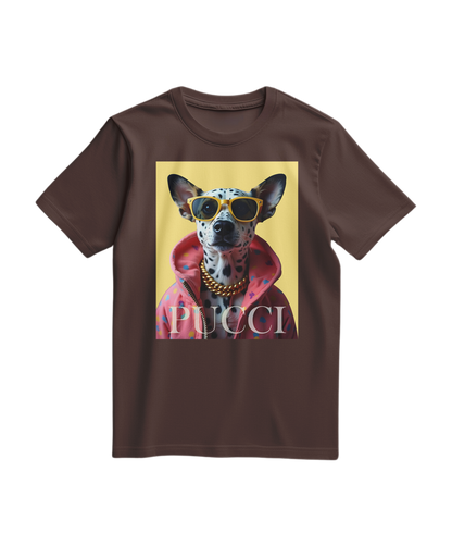 Camiseta T-shirt Hip Dalmatian da Camalestore, com estampa de dálmatas, em tom castanho, vista frontal em fundo branco