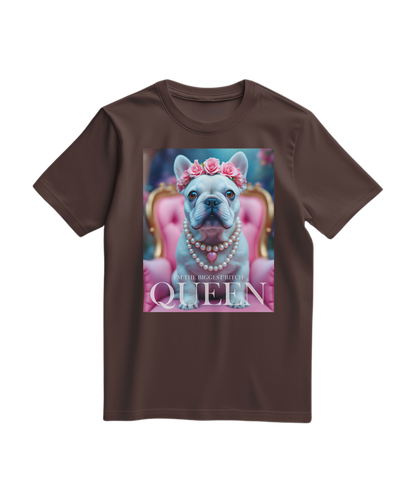 Camiseta T-shirt Frenchie Queen da Camalestore, com estampa de cachorro French Bulldog, cor castanho, visual detalhado.