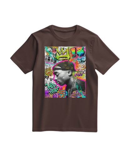 Camiseta Camalestore com estampa de grafite e cor de castanho, estilo casual e moderno, vista frontal da T-shirt.