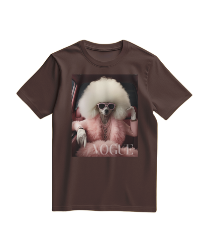 Camiseta Poodle Glam da Camalestore, camiseta marrom com estampa de poodle estilizado, ideal para looks casuais.