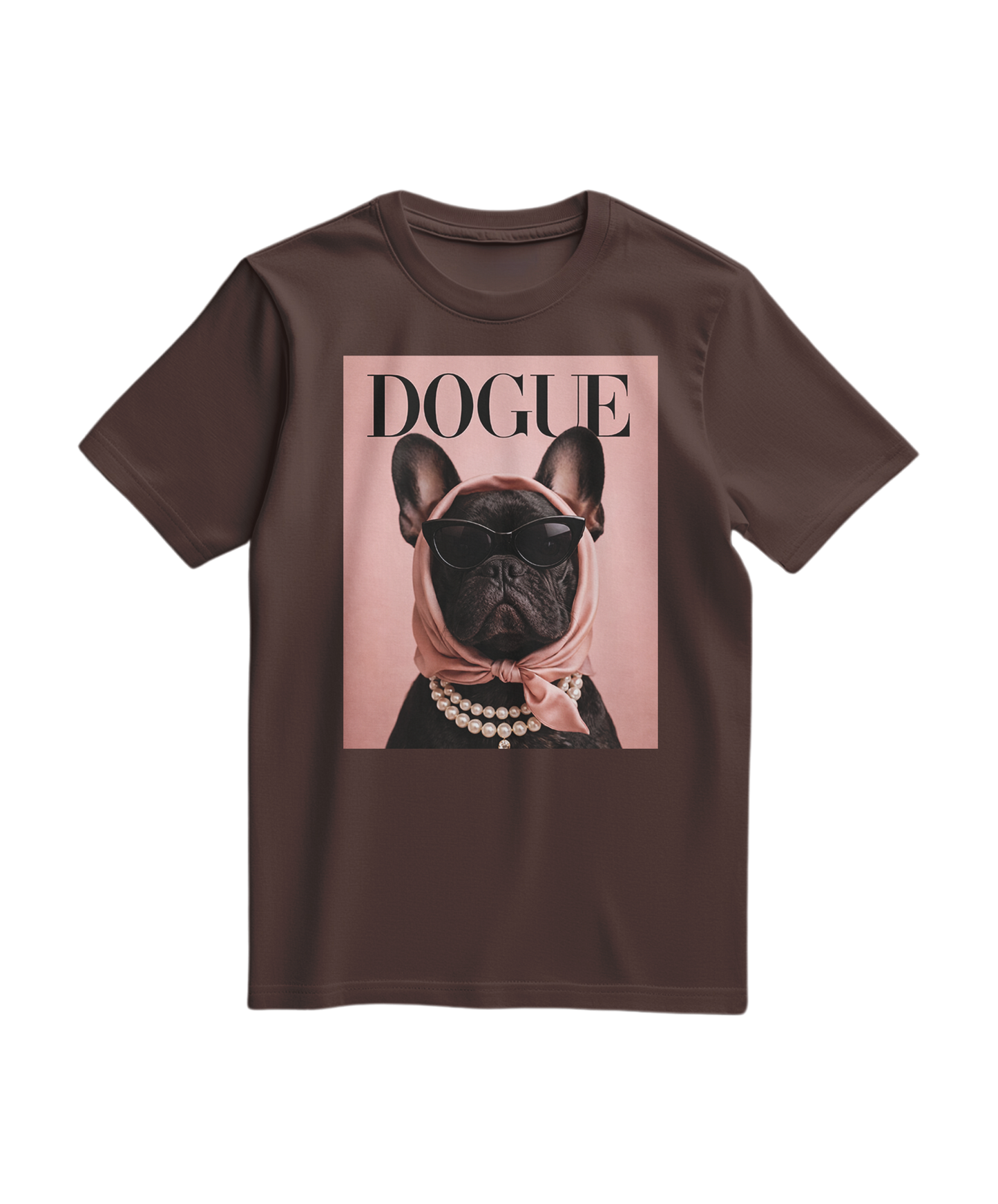 Camiseta The Frenchie Muse em tom castanho, com estampa de um vira-lata francês, modelo casual e confortável.