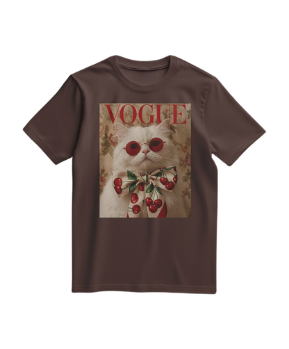 Camiseta Velvet Cherry da Camalestore, T-shirt marrom com estampa de cereja e tecido aveludado.