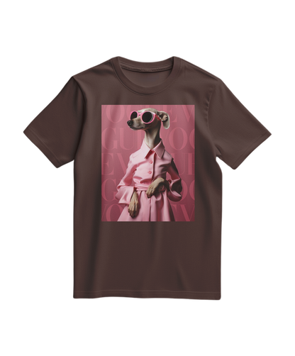 Camalestore T-shirt Skinny Pinky em tom castanho, camiseta de manga curta com ajuste skinny, modelo casual e confortável.