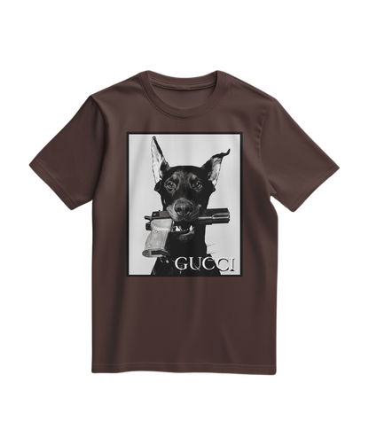 Camiseta t-shirt Dog Amunition da Camalestore, em cor castanho, com estampa de cachorro, vista frontal em tecido confortável.