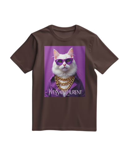 Camiseta Feline Drip da Camalestore em tom castanho, com estampa de felino e detalhes gráficas na frente.