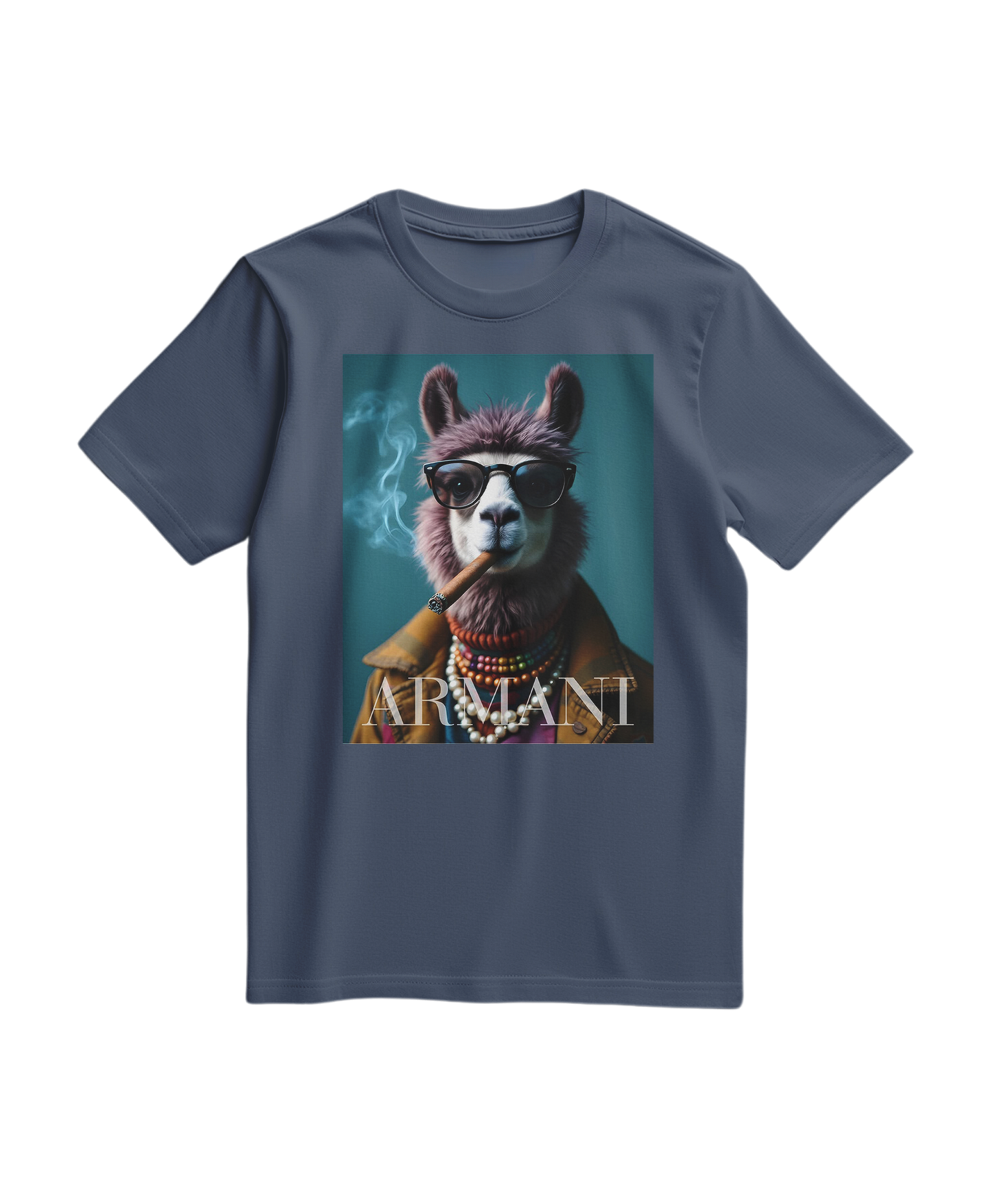 Camiseta azul escura Dapper Llama da Camalestore, com desenho de lhama estilizada na frente, em tecido confortável e casual