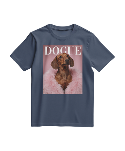 Camiseta azul escura com estampa de Dachshund e design da marca Camalestore, vista frontal.