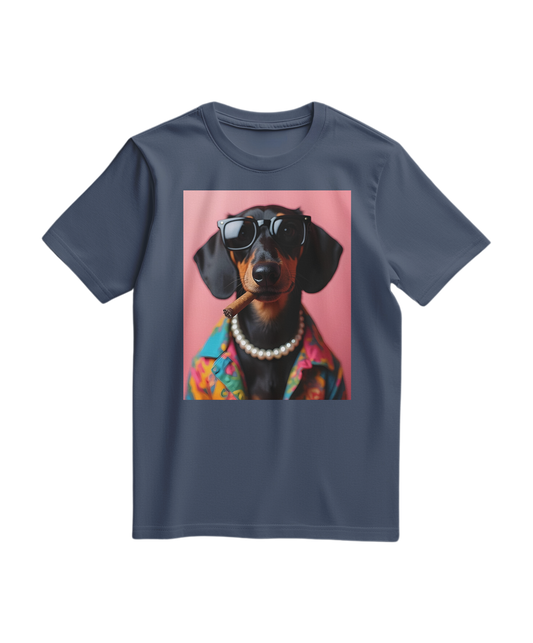 Camiseta azul escura com estampa de dachshund fumando, feita pela Camalestore, em estilo casual e confortável.