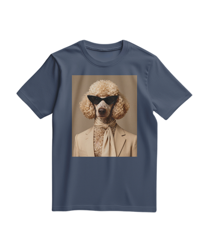 Camiseta Poodle Tailor da Camalestore, camiseta azul escura com estampa de poodle, tecido confortável e estilo casual.