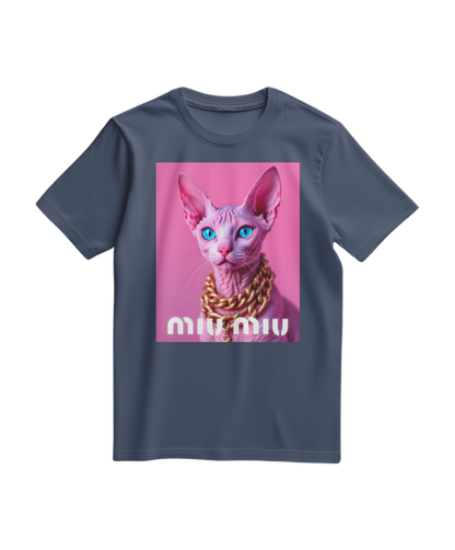 Camiseta rosa com detalhes dourados e estampa de esfinge, estilo casual, da marca Camalestore.