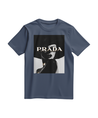 Camalestore camiseta Shadow Couture Muse azul escuro, modelo casual de manga curta com estampa moderna na frente.