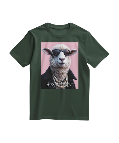 Camiseta verde florestal da Camalestore com ícone de ovelha de pérola, modelo casual de manga curta e estampa frontal.