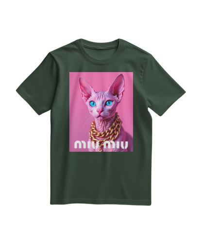 Camiseta rosa com detalhes dourados e estampa de esfinge, modelo Sphynx, na cor rosa claro, da marca Camalestore