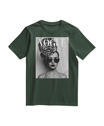 Camiseta preta floral da Camalestore, modelo T-shirt Floral Noir, com estampa de flores verdes e fundo preto.