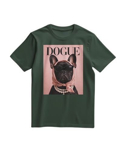 Camiseta verde floresta da Camalestore com estampa do The Frenchie Muse, manga curta e design casual.