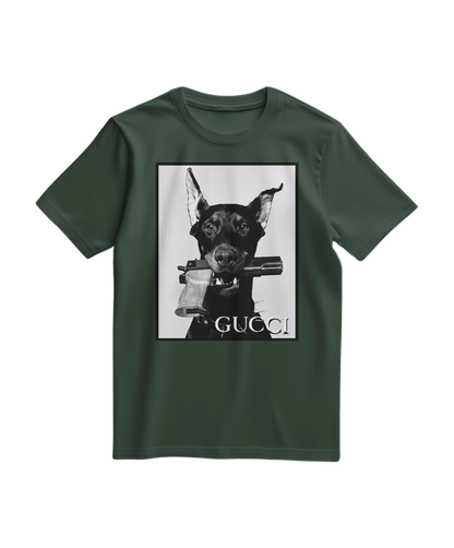 Camiseta verde com estampa de cachorro Amunition, feita pela Camalestore, vista de frente com detalhes visíveis na imagem.