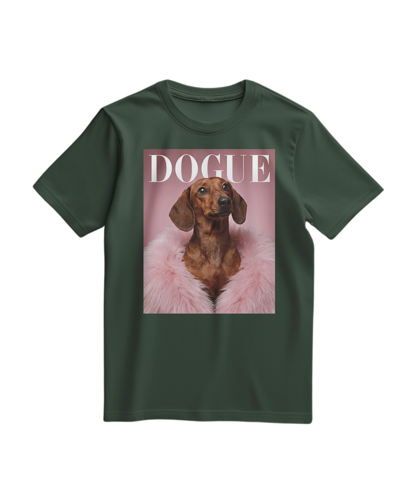 Camiseta verde floresta com estampa de Dachshund, feita pela Camalestore, vista de frente com detalhes visíveis na imagem.