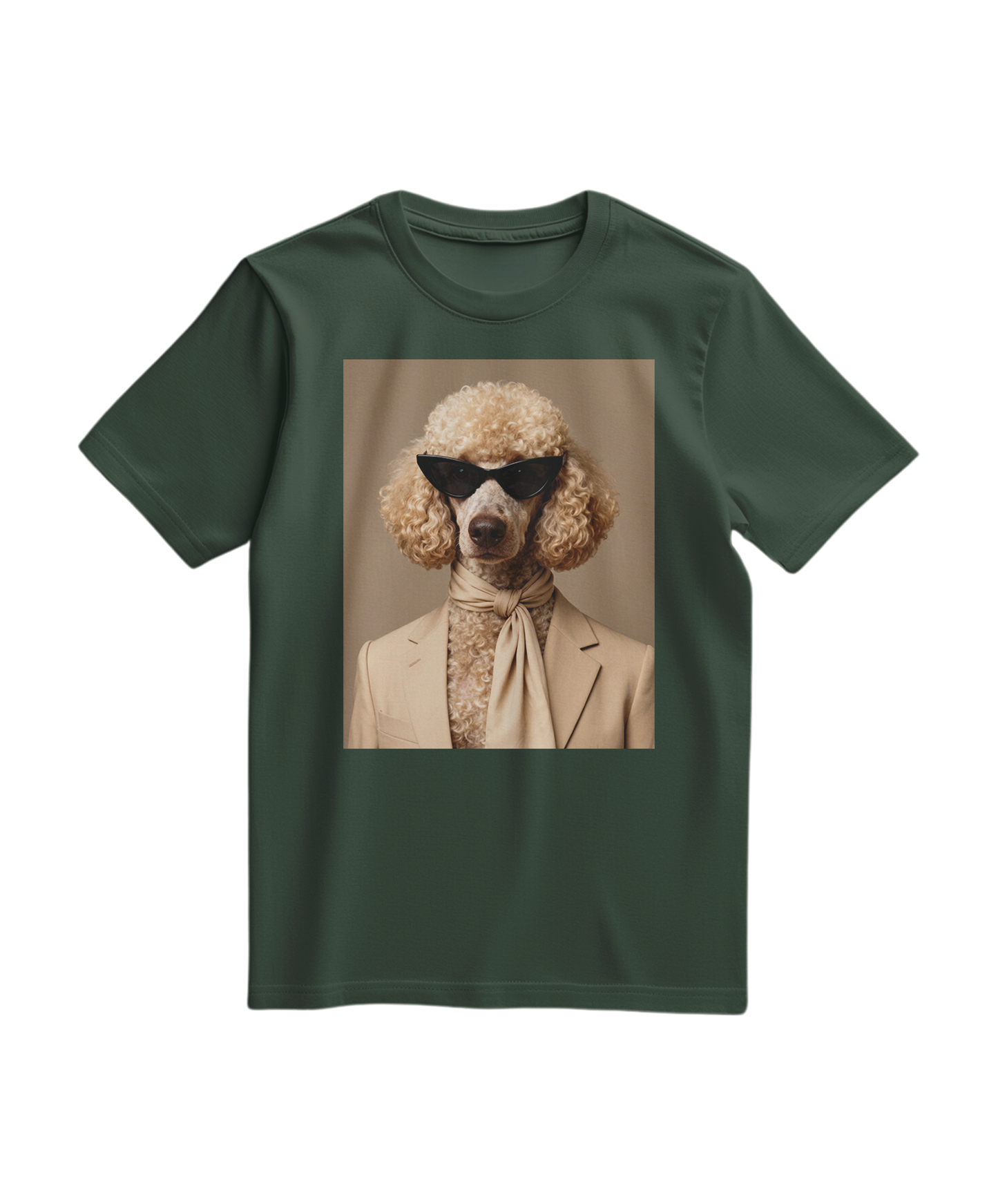 Camiseta T-shirt Poodle Tailor da Camalestore em verde floresta, com estampa de cachorro poodle, visível na imagem.