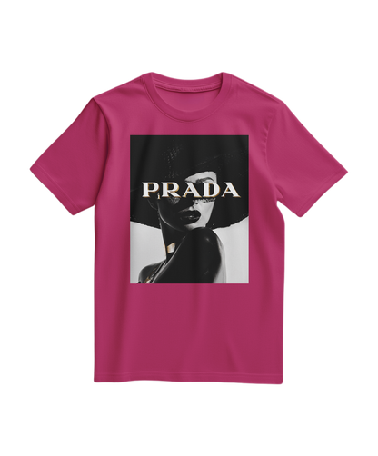 Camiseta Shadow Couture Muse da Camalestore, com design fucsia e detalhes em destaque na imagem.
