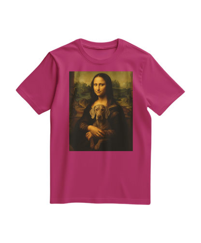 Camalestore T-shirt Mona Wei em cor fúcsia, com design moderno e confortável, tecido leve e ajuste casual.