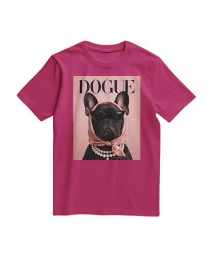 Camiseta The Frenchie Muse da Camalestore, t-shirt fúcsia com estampa de um Frenchie, tecido confortável e design moderno.
