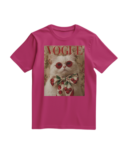 Camiseta Velvet Cherry da Camalestore, t-shirt fucsia com estampa de cereja, tecido macio e confortável, vista frontal.