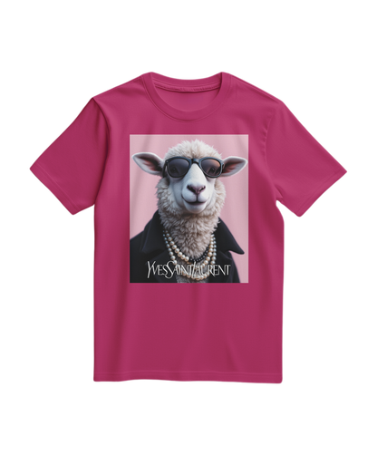 Camiseta fúcsia da Camalestore com ícone de ovelha de pérola, design moderno e confortável para o uso diário.