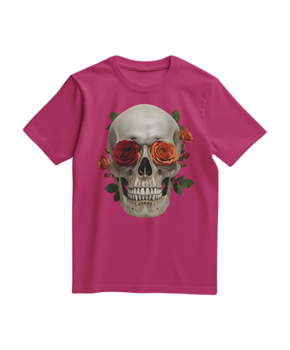 Camiseta Skull Rose da Camalestore em cor fúcsia com estampa de caveira e rosas, vista frontal em tecido leve.