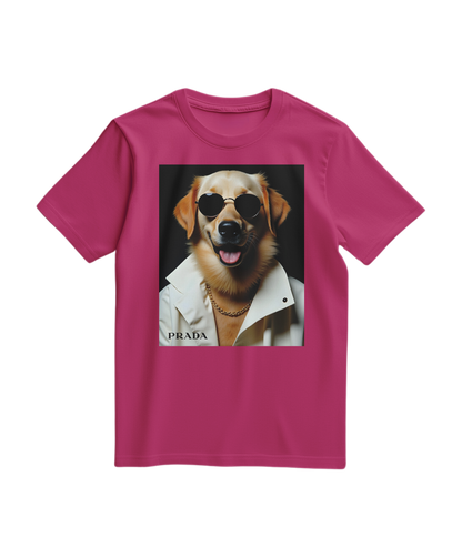 Camiseta Golden Style da Camalestore em cor fúcsia, com design simples e confortável, vista de frente na imagem.