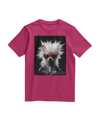 Camiseta Rebel Fur da Camalestore em cor fúcsia, com design moderno e confortável, vista de frente com detalhes visíveis.