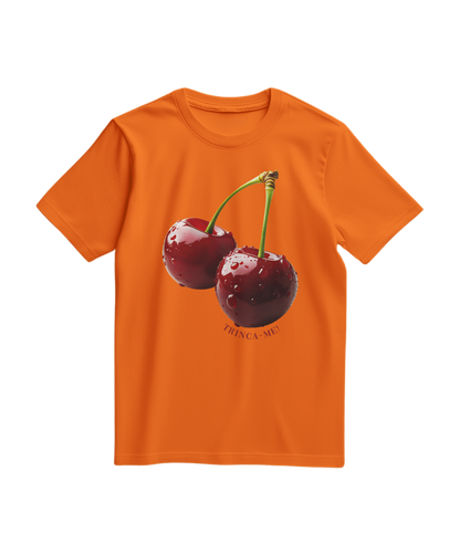 Camalestore camiseta laranja Cherry Bite Me com estampa de cereja mordida, vista frontal, confortável e estilosa.