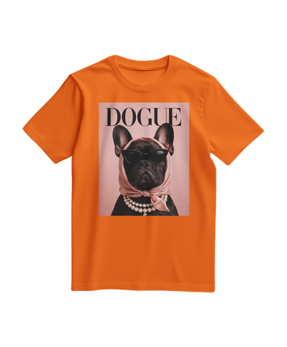 Camiseta laranja The Frenchie Muse da Camalestore, com estampa de um buldogue francês, vista frontal sobre fundo branco.