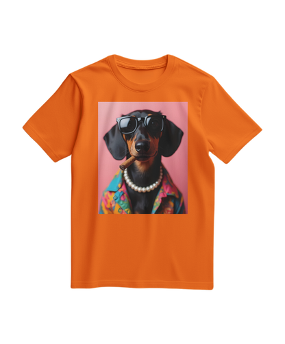 Camiseta laranja Smoking Dachshund da Camalestore com estampa de salsicha fumando, feita de algodão confortável.